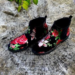 Flower print boots. (LOVED)
